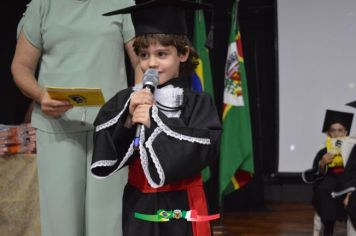 Foto - FORMATURA DOS ALUNOS DA EMEI. FRANCESCO ROMANO.