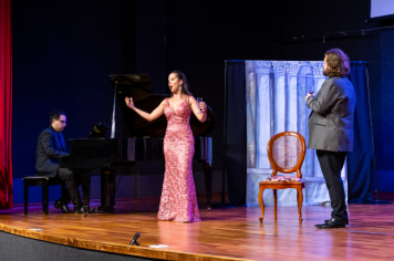 Foto - CINE TEATRO EM PEDRINHAS PAULISTA É PALCO DE ESPETÁCULO DE ÓPERA “NESSUN DORMA”.