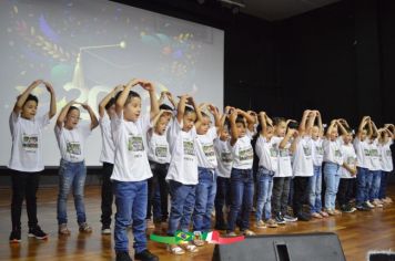 Foto - FORMATURA DOS ALUNOS DA EMEI. FRANCESCO ROMANO.