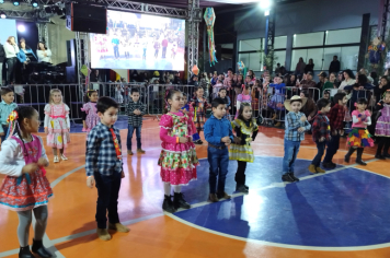 Foto - PREFEITURA DE PEDRINHAS PAULISTA REALIZA FESTA JUNINA DA EMEF PROF. CLÓVIS MANFIO 2025.