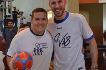 Foto - GOLEIRO PAULO VICTOR VISITA PEDRINHAS PAULISTA