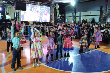 Foto - PREFEITURA DE PEDRINHAS PAULISTA REALIZA FESTA JUNINA DA EMEF PROF. CLÓVIS MANFIO 2025.