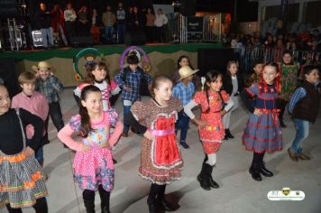 Foto - PREFEITURA MUNICIPAL REALIZA FESTA JUNINA DA ESCOLA CLOVIS MANFIO 2023.