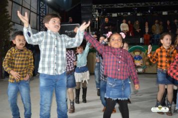 Foto - PREFEITURA MUNICIPAL REALIZA FESTA JUNINA DA ESCOLA CLOVIS MANFIO 2023.