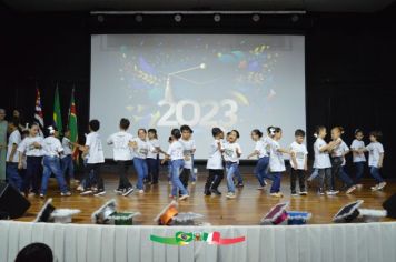 Foto - FORMATURA DOS ALUNOS DA EMEI. FRANCESCO ROMANO.