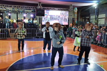 Foto - PREFEITURA DE PEDRINHAS PAULISTA REALIZA FESTA JUNINA DA EMEF PROF. CLÓVIS MANFIO 2025.