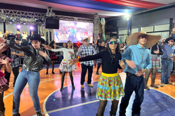 Foto - PREFEITURA DE PEDRINHAS PAULISTA REALIZA FESTA JUNINA DA EMEF PROF. CLÓVIS MANFIO 2025.