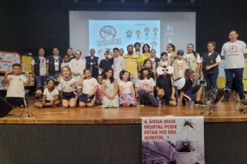 ALUNOS DA REDE DE ENSINO REALIZAM APRESENTAÇÕES ALUSIVAS AO COMBATE A DENGUE.