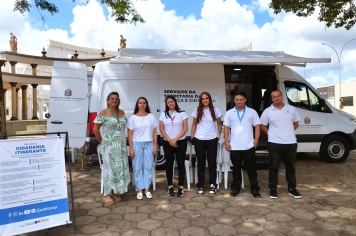 PEDRINHAS PAULISTA RECEBE ATENDIMENTOS DO PROJETO CIDADANIA ITINERANTE.