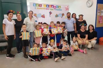 PREFEITURA REALIZA A ENTREGA DE BRINQUEDOS PARA ALUNOS DA REDE MUNICIPAL DE ENSINO.