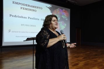 SECRETARIA DE ASSISTENCIA SOCIAL PROMOVE PALESTRA EM HOMENAGEM AO DIA DA MULHER PARA GRUPOS DA TERCEIRA IDADE.