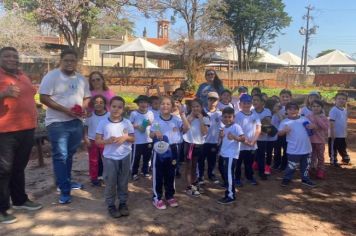 ALUNOS DA REDE MUNICIPAL DE ENSINO DE PEDRINHAS PAULISTA RETORNAM ATIVIDADES NA HORTA MUNICIPAL.