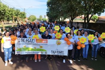 ALUNOS DA E.E. PROF. DR. ANTONIO DE BENEDICTIS REALIZAM CAMINHADA EM PROL DO DIA NACIONAL DE COMBATE AO ABUSO E À EXPLORAÇÃO SEXUAL INFANTIL.