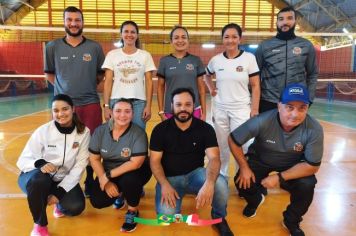 PREFEITURA MUNICIPAL FORNECE UNIFORMES PARA OS SERVIDORES DO DEPARTAMENTO DE ESPORTES.