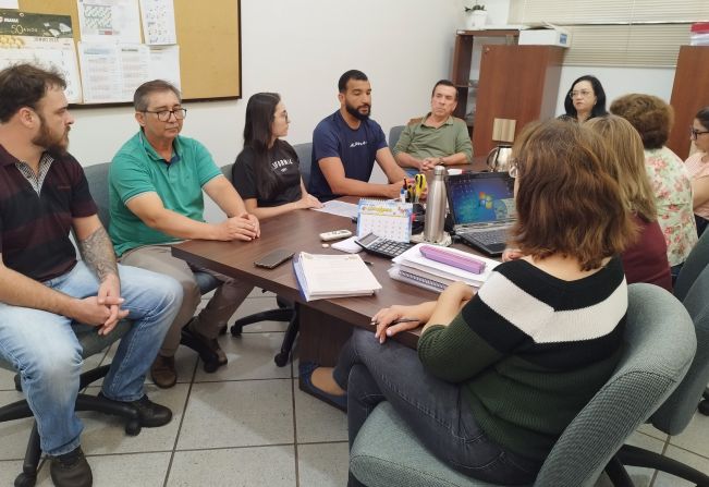 MEMBROS E DIRETORIA DO CONSELHO MUNICIPAL DE POLITICA CULTURAL DE PEDRINHAS PAULISTA SÃO EMPOSSADOS.