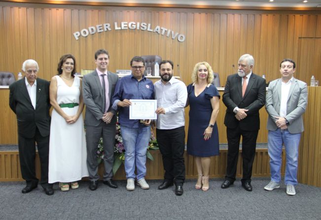 REPRESENTANDO O CIVAP, PREFEITOS FREDDIE NICOLAU E DUDA RECEBEM DIPLOMA “AMIGO DA SANTA CASA”.