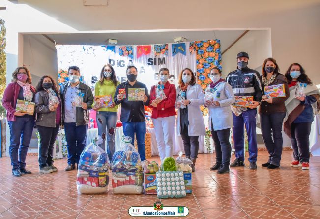 PREFEITURA DE PEDRINHAS PAULISTA REALIZA 6ª ENTREGA DO “KIT MERENDA ESCOLAR EM CASA” COM BRINQUEDOS E KIT HIGIENE BUCAL