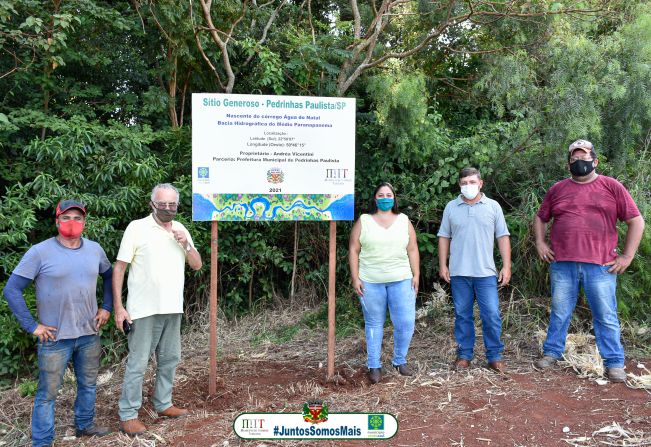 PREFEITURA INSTALA PLACA DE IDENTIFICAÇÃO EM NASCENTE MUNICIPAL MODELO