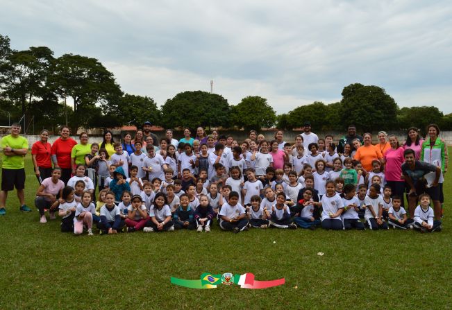 DADA A LARGADA PARA A PRIMEIRA COLÔNIA DE FÉRIAS DE PEDRINHAS PAULISTA.