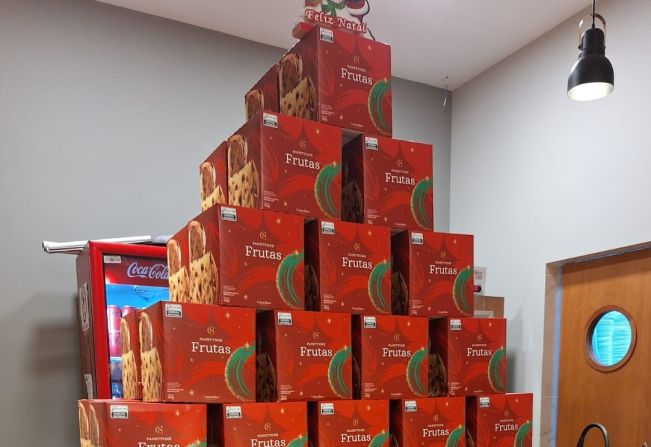 PREFEITURA MUNICIPAL REALIZA ENTREGA DE PANETONES PARA GRUPOS DO CCI.