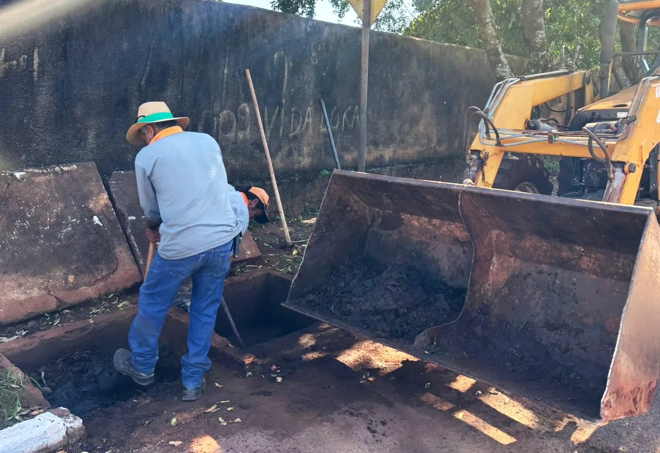 PREFEITURA REALIZA MANUTENÇÃO EM BOCAS DE LOBO DO MUNICIPIO.
