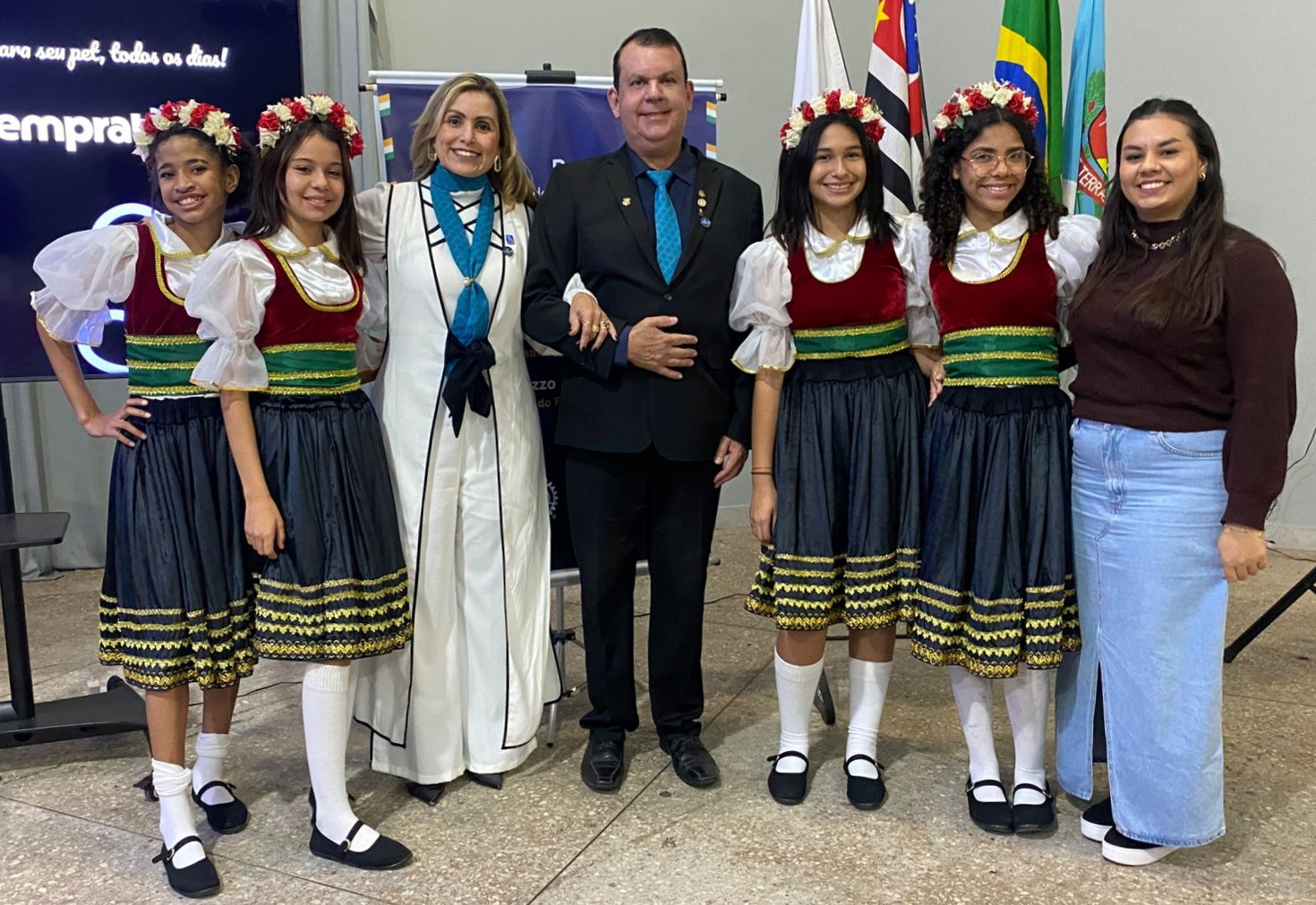 GRUPO PEDRINHENSE DE TARANTELLA REALIZA APRESENTAÇÃO E RECEBE CERTIFICADO DE AGRADECIMENTO DE ROTARY CLUB EM CERIMONIA DE POSSE.
