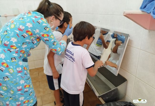 SECRETARIA MUNICIPAL DE PEDRINHAS PAULISTA REALIZOU VISITA ODONTOLOGICA NAS ESCOLAS DO MUNICIPIO.