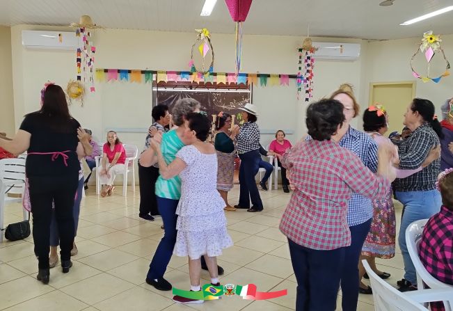 PRFEITURA MUNICIPAL REALIZA FESTA JUNINA PARA PARTICIPANTES DO CCI.