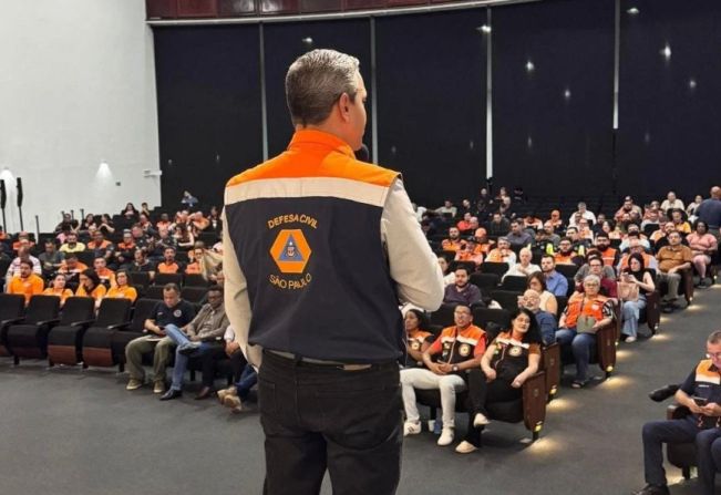 MEMBROS DA DEFESA CIVIL DE PEDRINHAS PAULISTA PARTICIPAM DE TREINAMENTO EM SÃO PAULO.