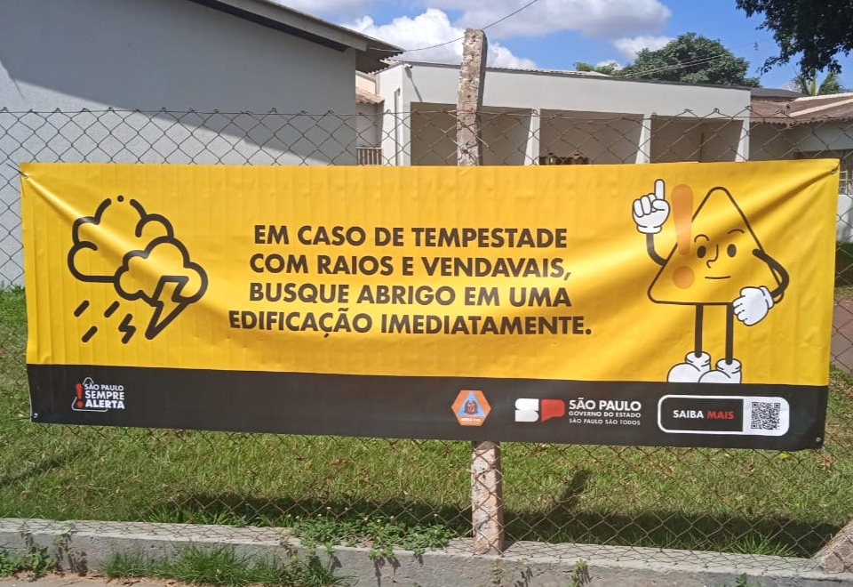 DEFESA CIVIL INFORMA: ORIENTAÇÕES PARA O PERÍODO DE CHUVAS, TEMPESTADES, RAIOS E VENDAVAIS.